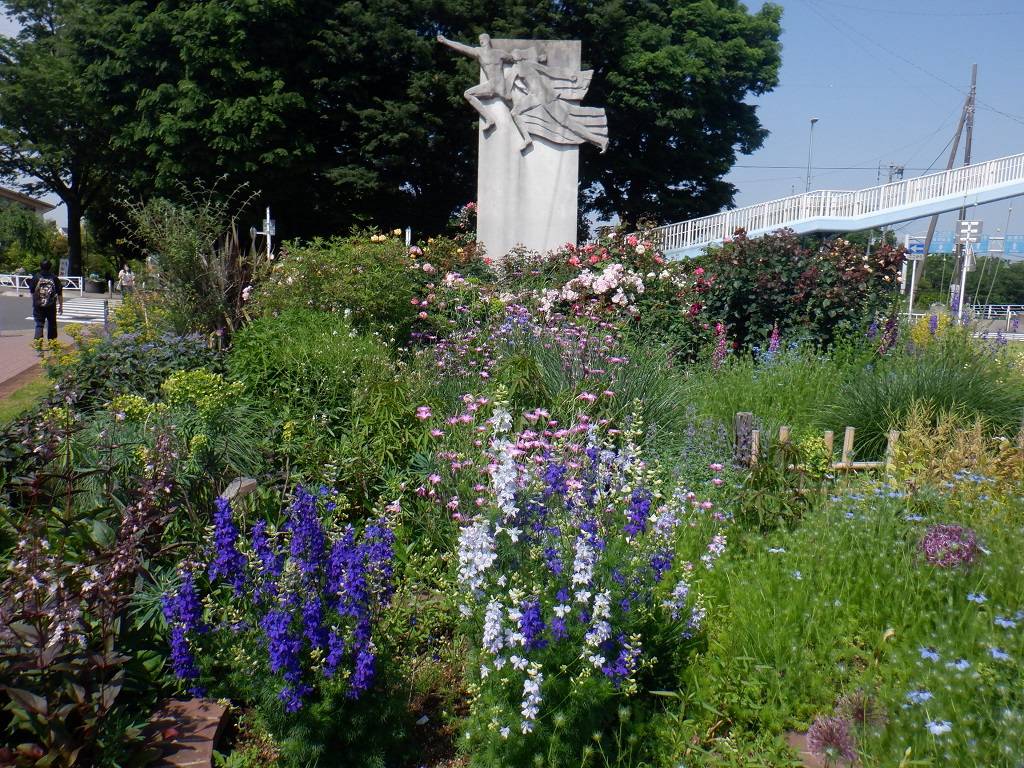 ロータリー花壇正面.jpg