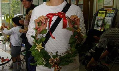 クリスマスリース作りの写真