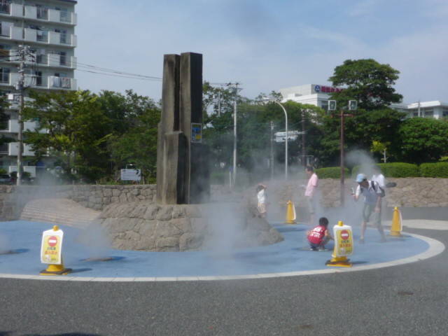 毎日、暑い日が続きますね~(>_<)中央広場のミストで涼みませんか~♪の写真