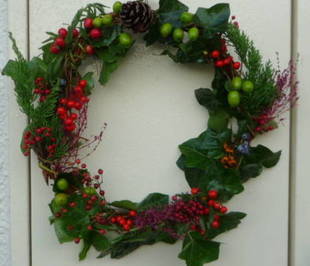 子育て支援おしゃべり場　クリスマスリースをつくろうを開催しました♪