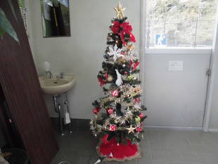 クリスマスツリーとリースで飾り付け☆