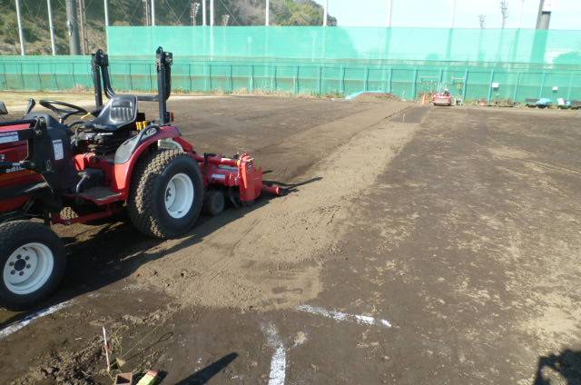野球場の冬期整備を開始しました!の写真
