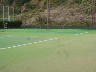 テニスコート張替修繕工事・・・間もなく完了です！