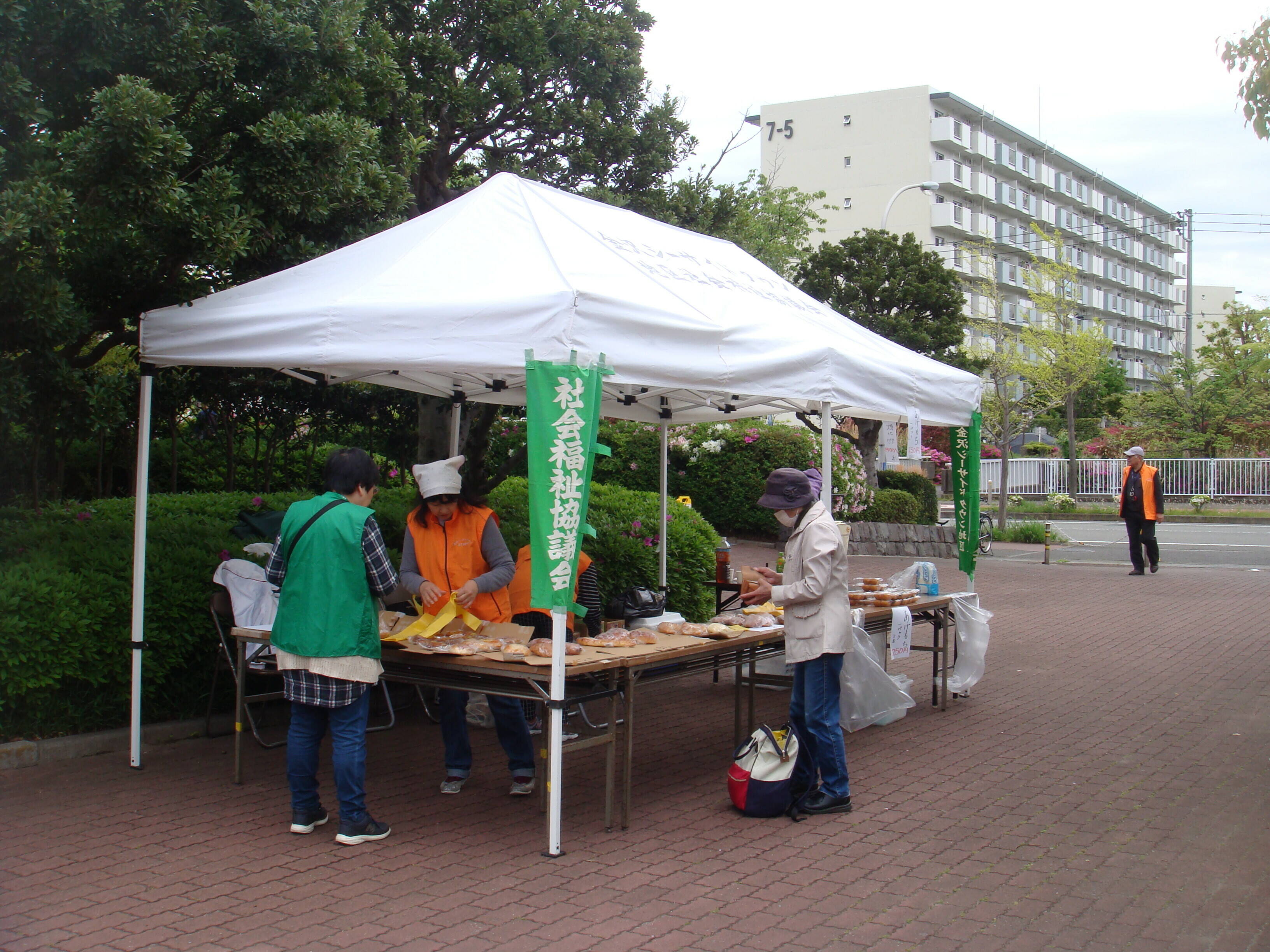 ブログ出展地区社協パン販売DSC00531.jpg