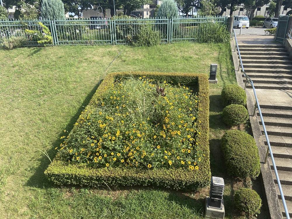 斜面花壇.jpg