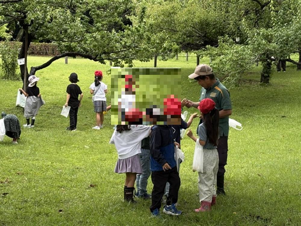 園地のおじさんと一緒に.jpg
