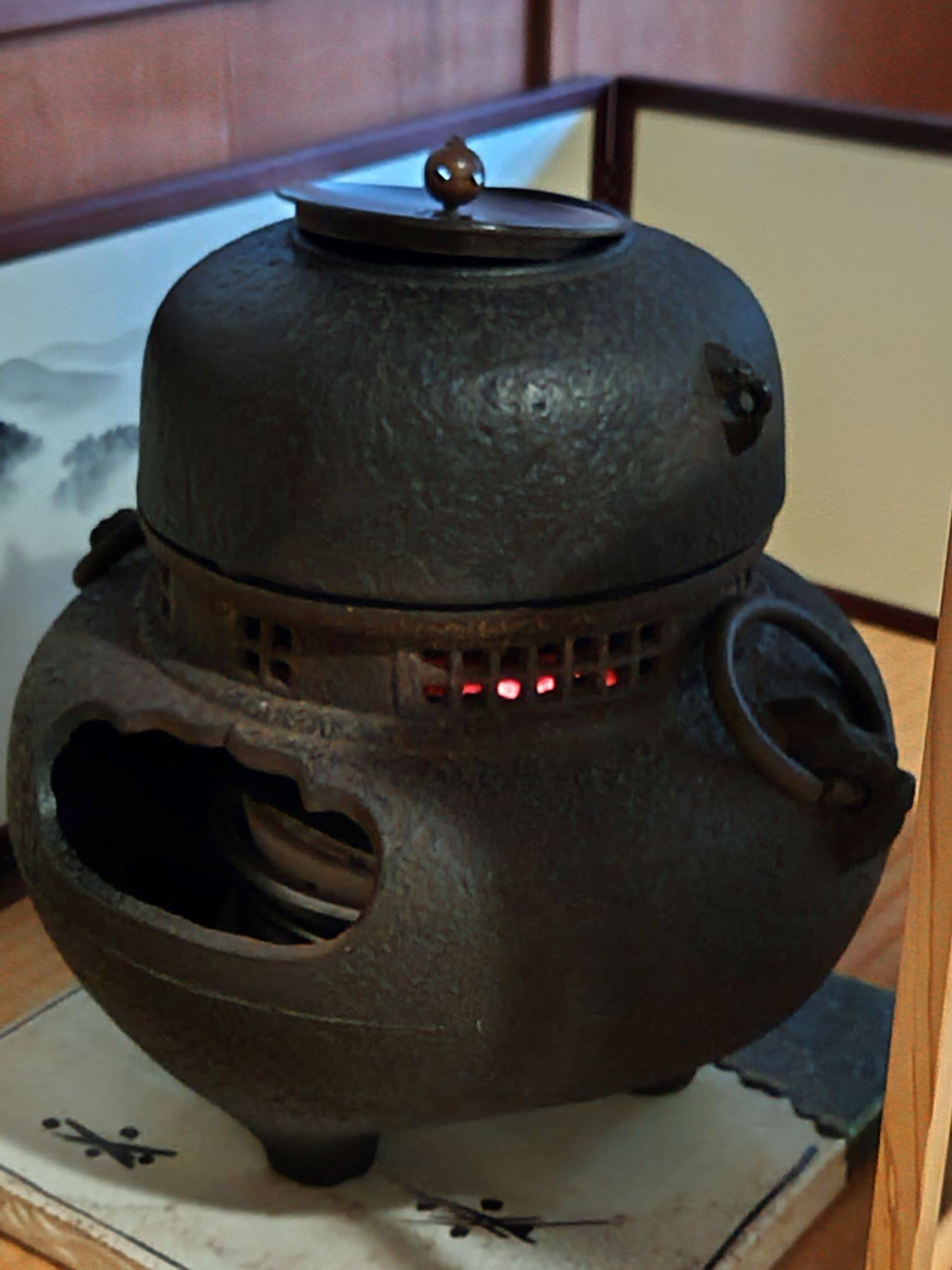 鉄の茶の湯釜.jpg