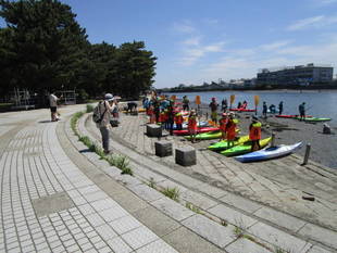 カヌー体験教室を開催しました。