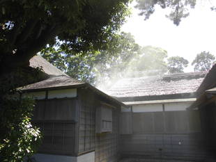 旧伊藤博文金沢別邸　「茅葺屋根 燻蒸見学会」ご報告