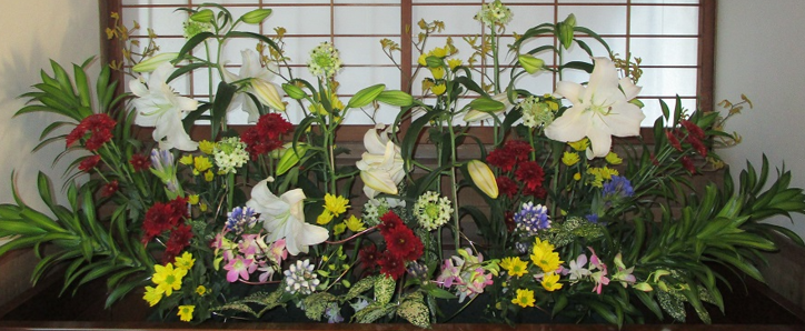 伊藤博文生誕180年記念展示/季節の花のしつらえの写真