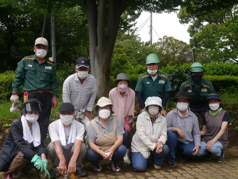 「のじま花の会」のみなさんによる花苗の植え付けが行われました!の写真