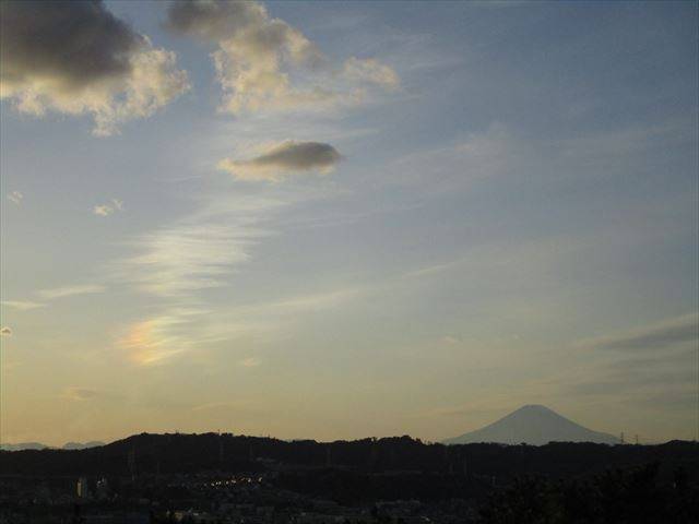 彩雲と富士山.jpg