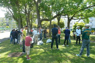 近隣自治会とのクリーンアップ活動