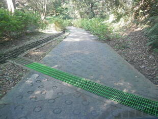 アジサイ坂のグレーチング