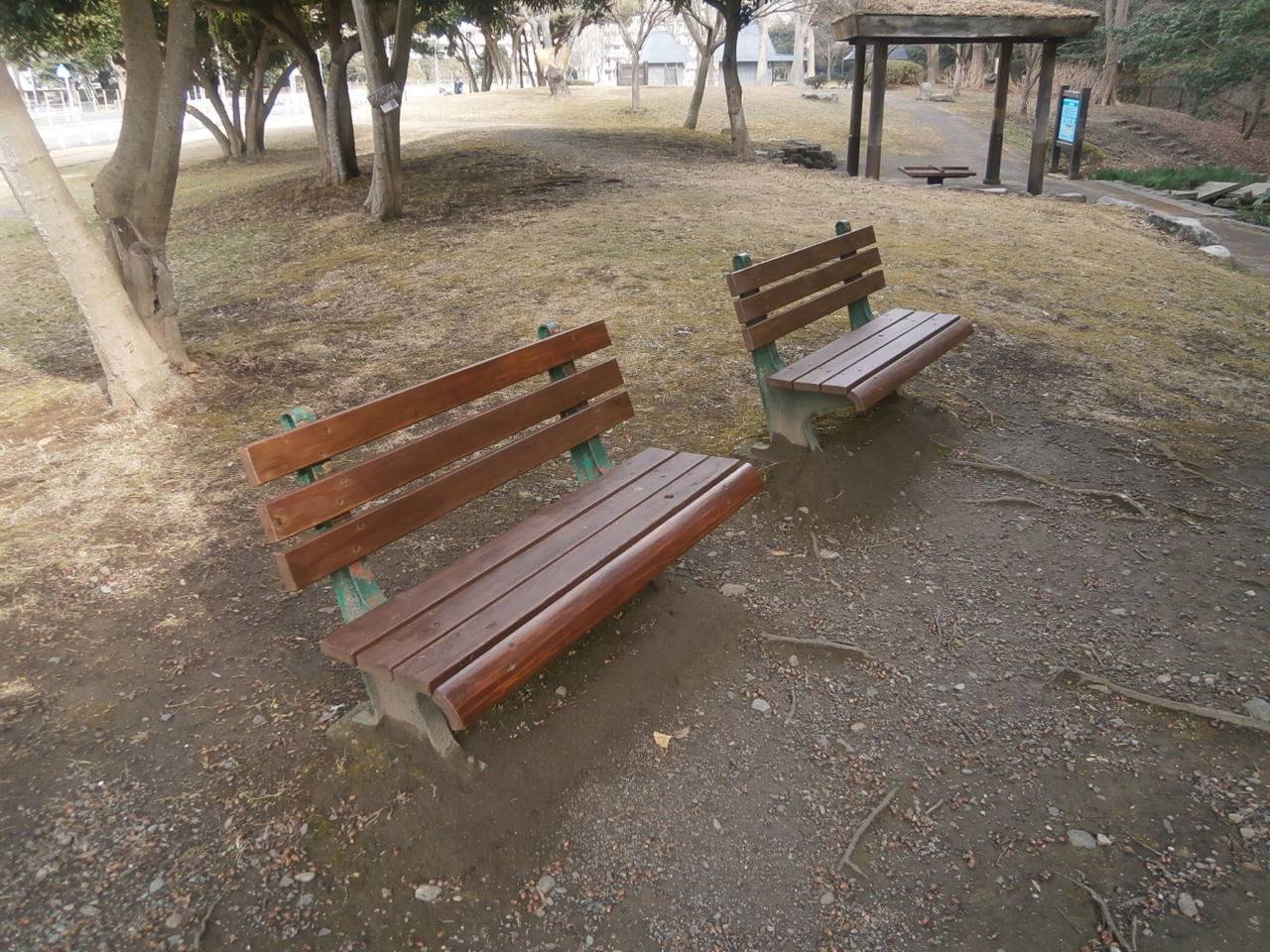ベンチを塗装しましたの写真