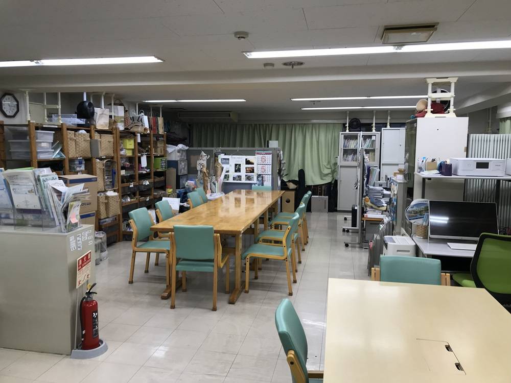 スぺース杉田_室内.jpg