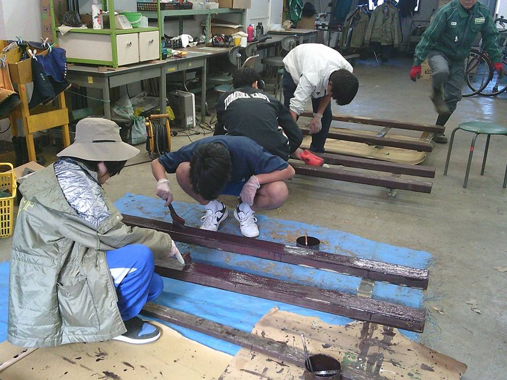 ベンチ修繕.jpg