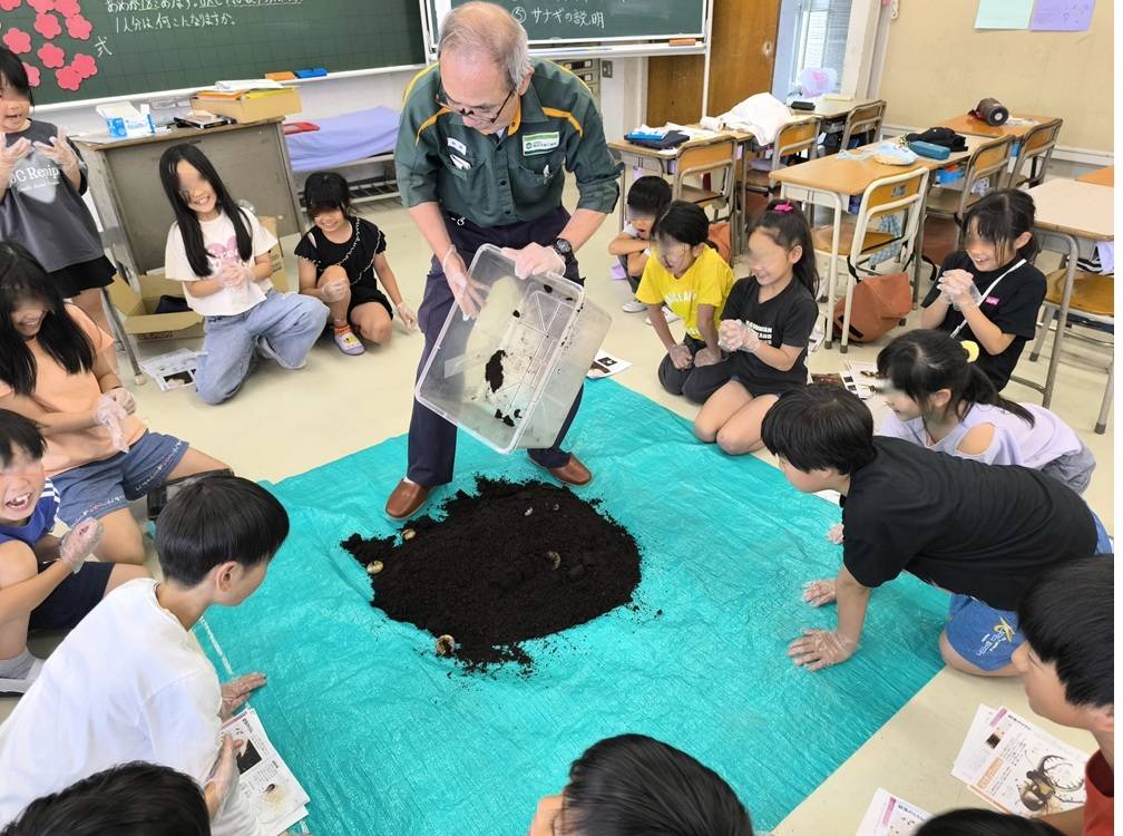 3飼育ケース.jpg