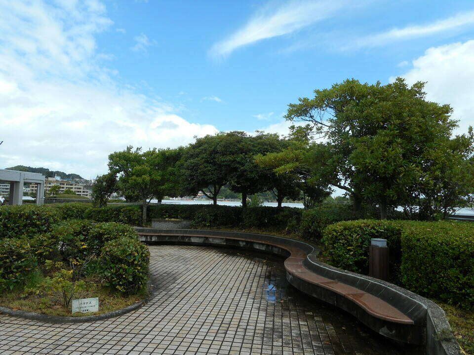 こんな所に庭園!?の写真