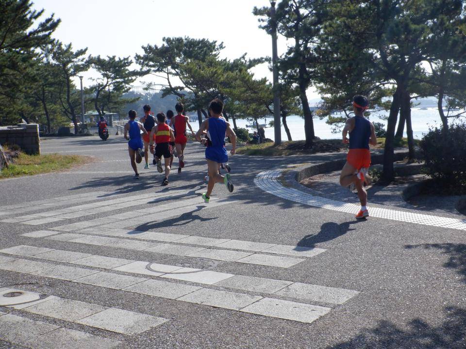 横浜市中学校総合体育大会ロードレースの部が開催されました。の写真