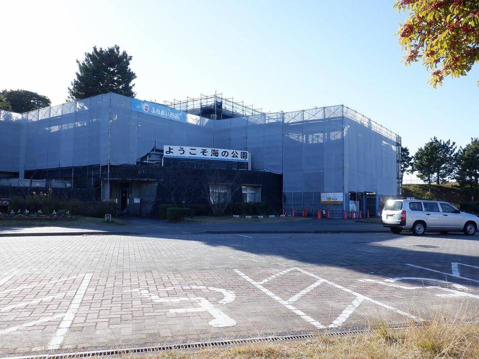 管理センター建物で外壁等工事が進んでいますの写真