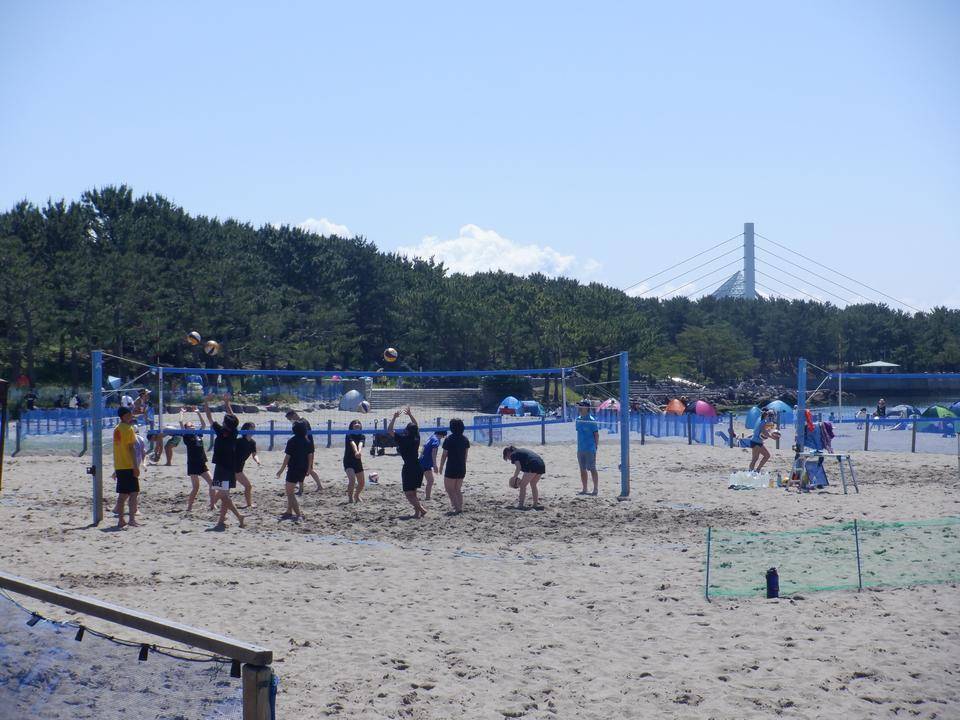 海の公園『横浜市内小学生・中学生・高校生ビーチバレー交流会』の写真