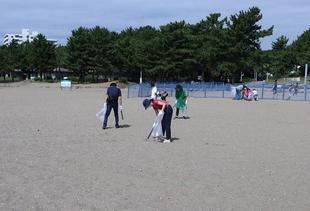 金沢区の海を守ろう「ビーチクリーン」