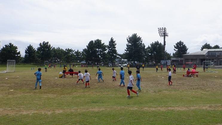 笑顔でサッカー!『横浜FC スマイルフェスティバル in海の公園校』の写真