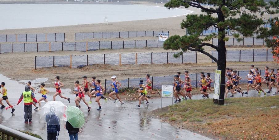 雨ニモマケズ!「 横浜市中学校総合体育大会ロードレースの部」が開催されましたの写真