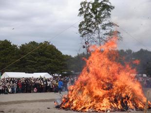 ３年ぶりのどんど焼き
