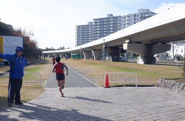 『第15回磯子区民駅伝大会』海の公園で開催しました!の写真