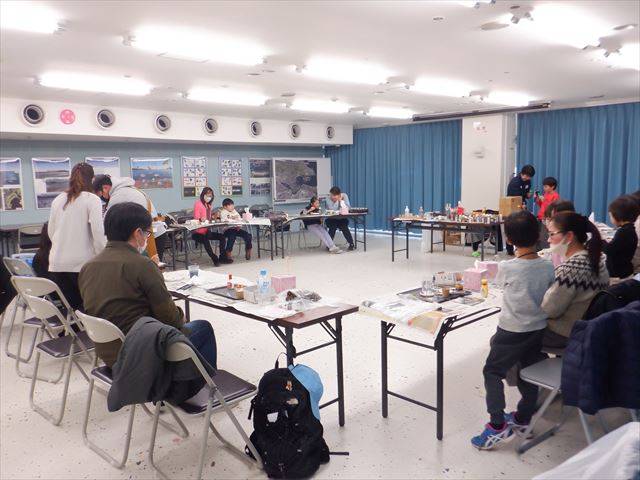 第15期海の環境を考える親子講座「第8回 海の公園の灯台を作ろう」クラフト作りを開催しましたの写真
