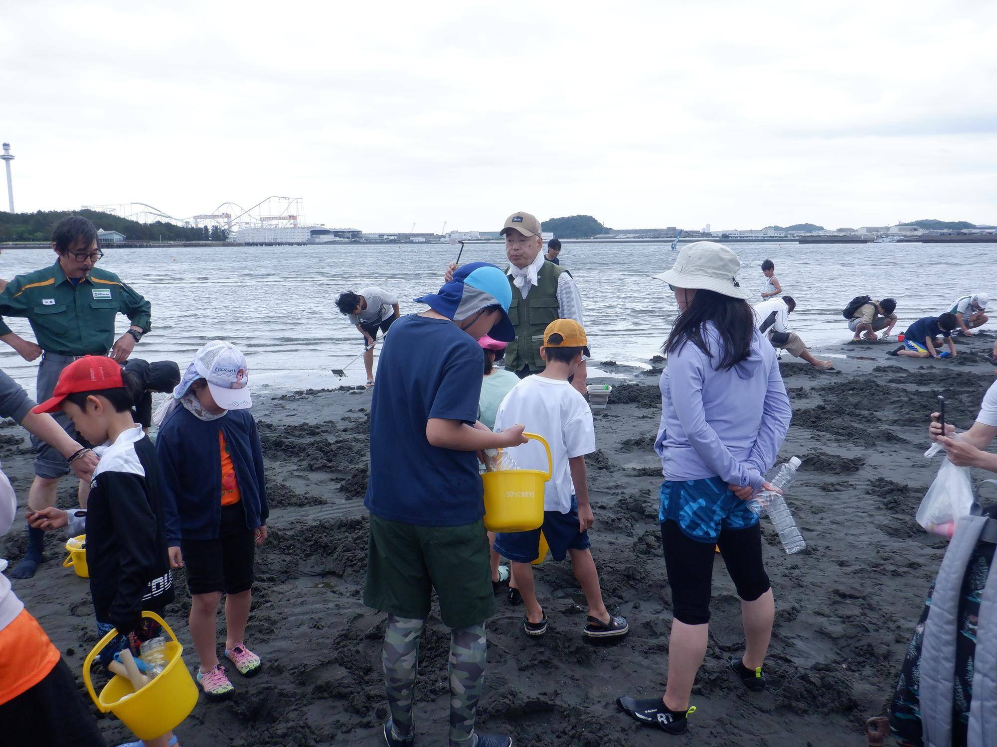 第16期海の環境を考える親子講座「潮干狩りの楽しみ方」を開催しました。の写真