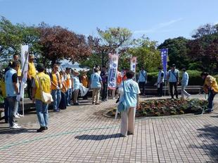 ボランティアのみなさんによるビーチクリーンと花植え