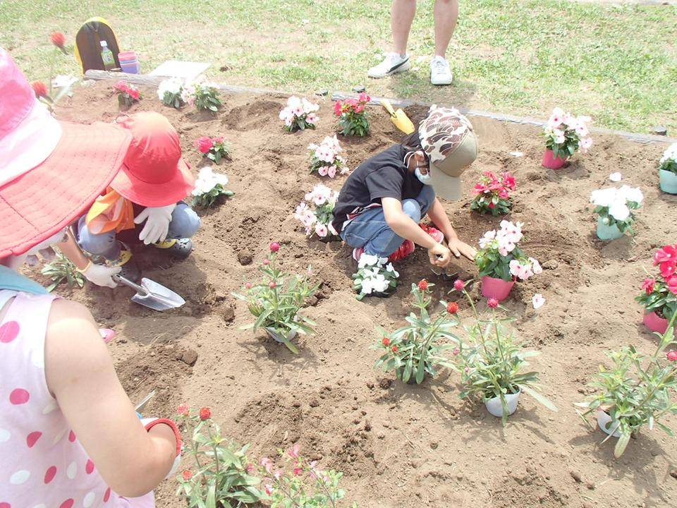 花植え子どもボランティア