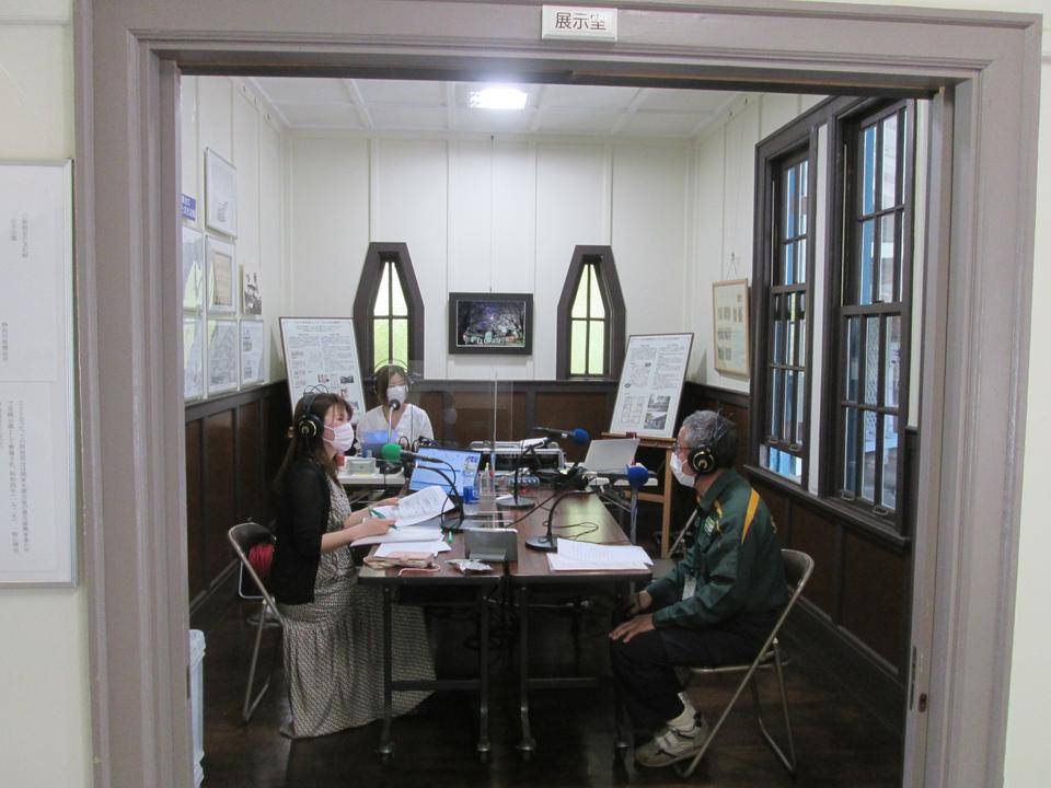 マリンFMの生放送の写真