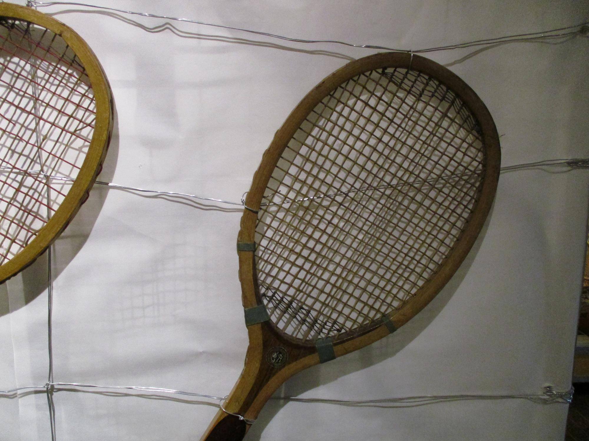 テニス発祥記念館　森下ラケットの紹介の写真