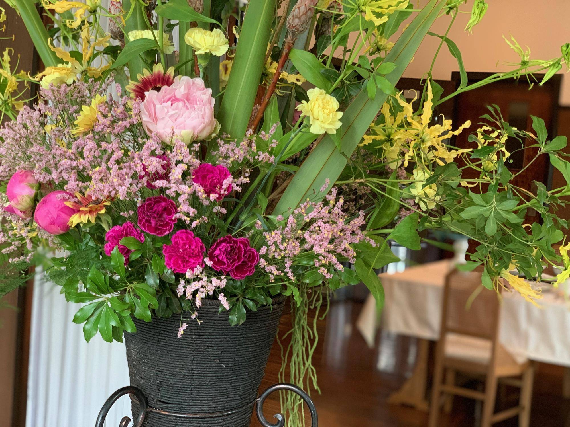 0601花と器2024エリスマン邸サンルーム.jpg