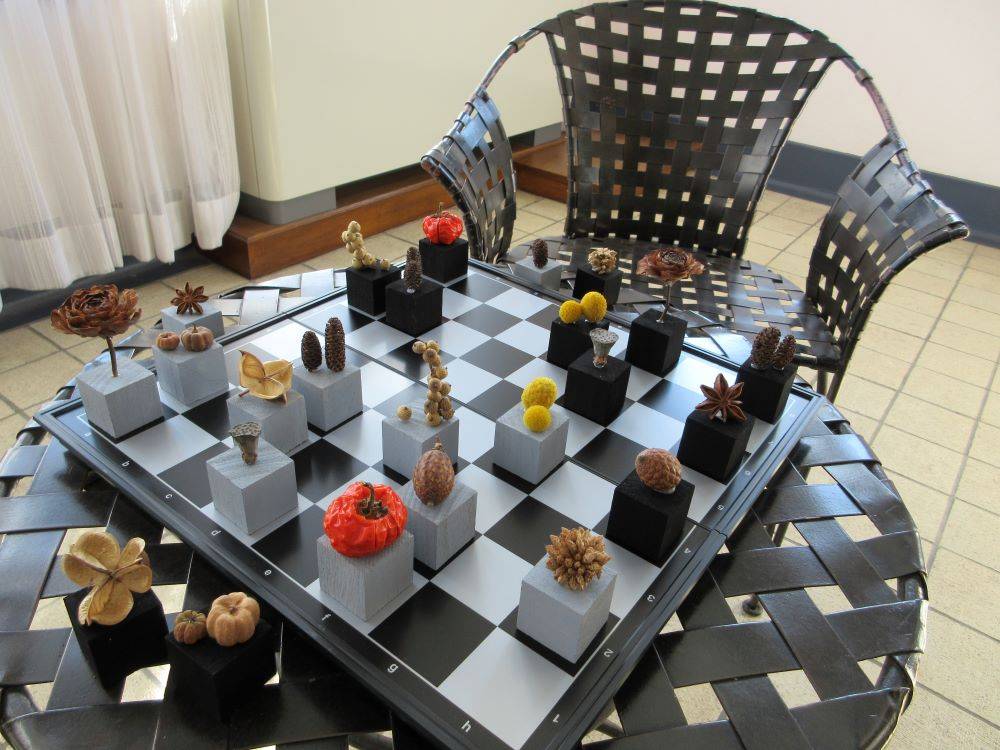1017③ハロウィン装飾展示室チェス盤(イギリス館).jpg