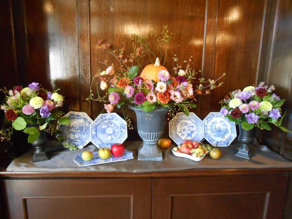 ハロウィン装飾＿山手111番館 (3).JPG