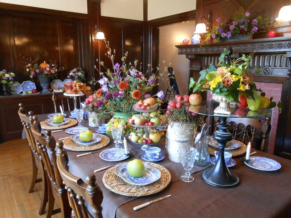 ハロウィン装飾＿山手111番館 (2).JPG