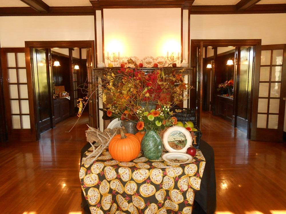 ハロウィン装飾＿山手111番館 (5).JPG