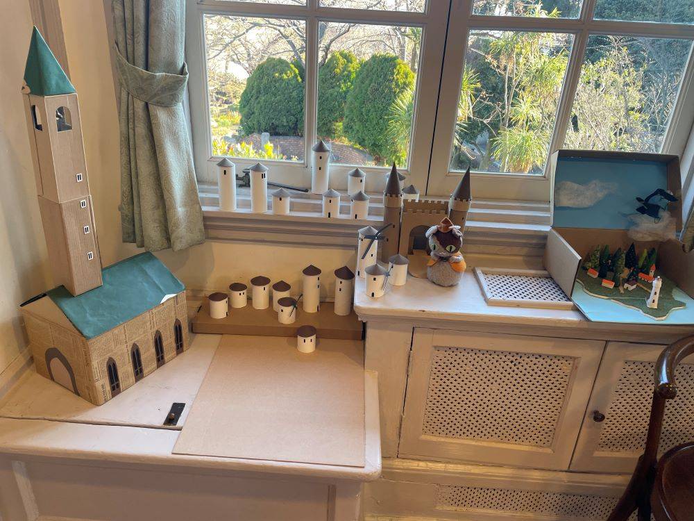 芸術祭山手111番館展示「白ネコたちと旅に出よう」 (3).JPG