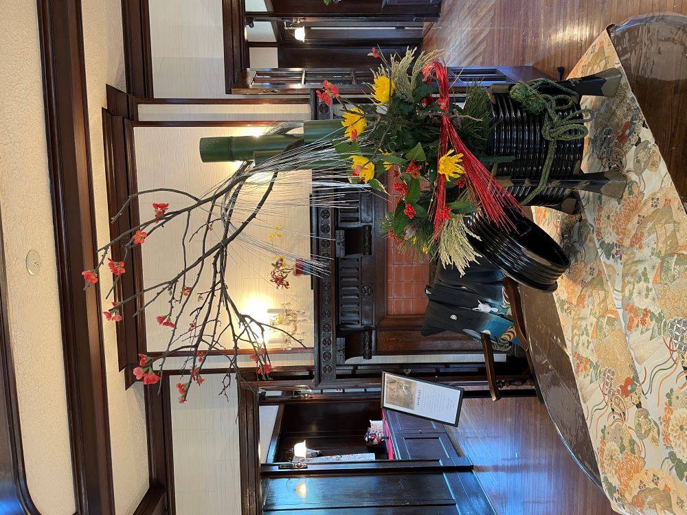 R6正月装飾(111番館) (ホール).JPG