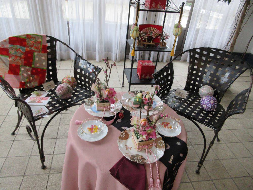 0227-⑤桃の節句装飾２F寝室のサンルーム(イギリス館) (1).JPG