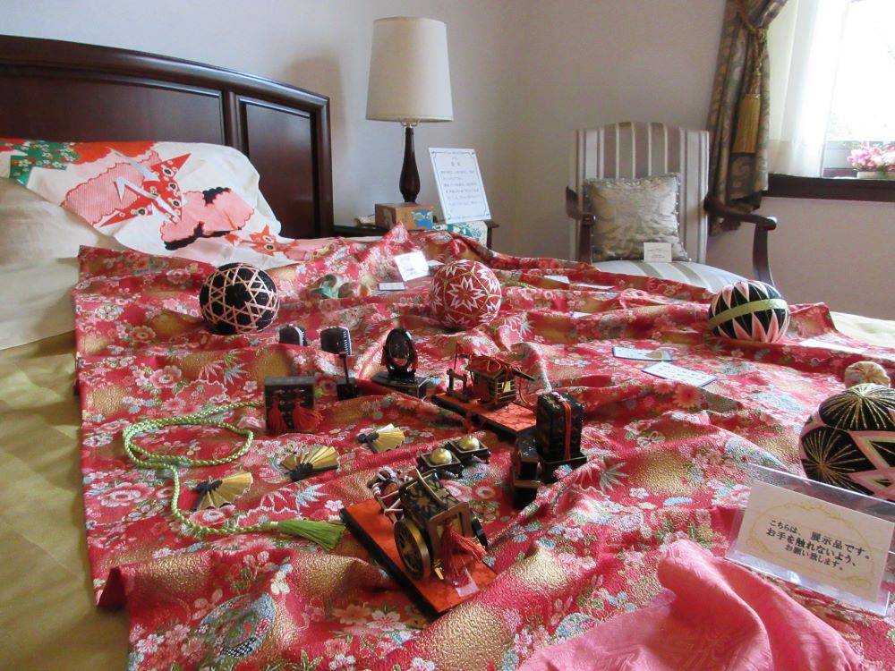 0227-④桃の節句装飾２F寝室(イギリス館).JPG