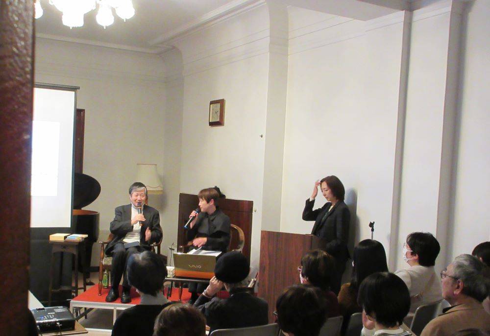 1123イギリス館本活 (2).JPG