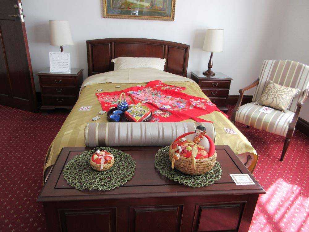 【イギリス館】0228　桃の節句寝室①.JPG