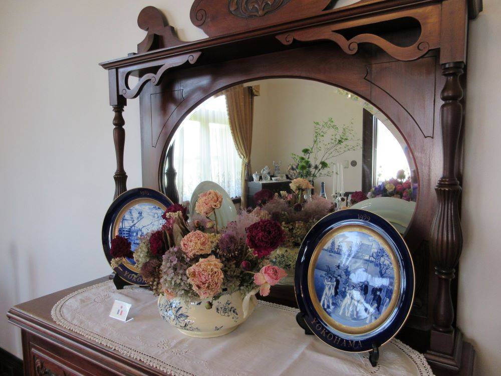 0606イギリス館花と器 (4).JPG