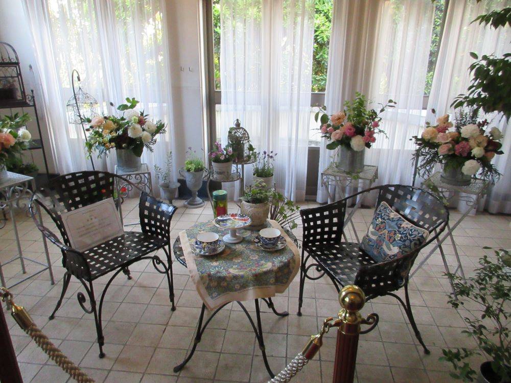 0605イギリス館花と器 (6).JPG